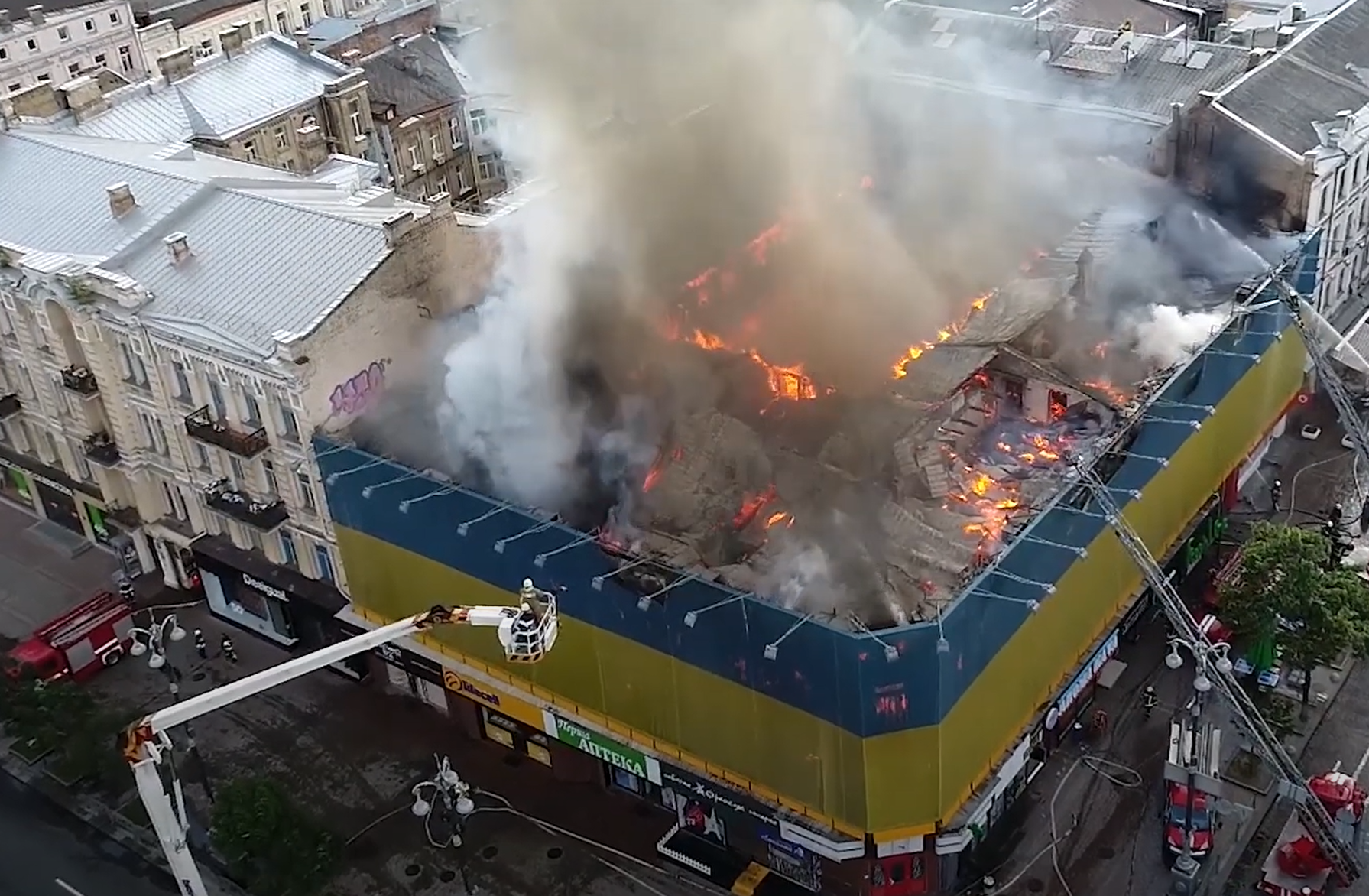 Поджог бывшего Центрального гастронома на Крещатике Поджог бывшего Центрального гастронома на Крещатике